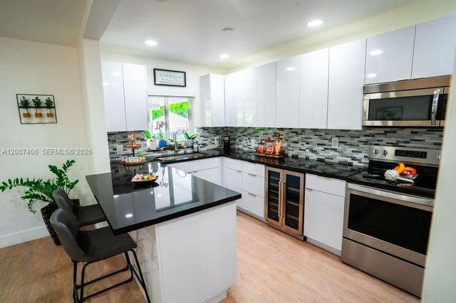 5290 Palm Ave, Hialeah, FL 33012