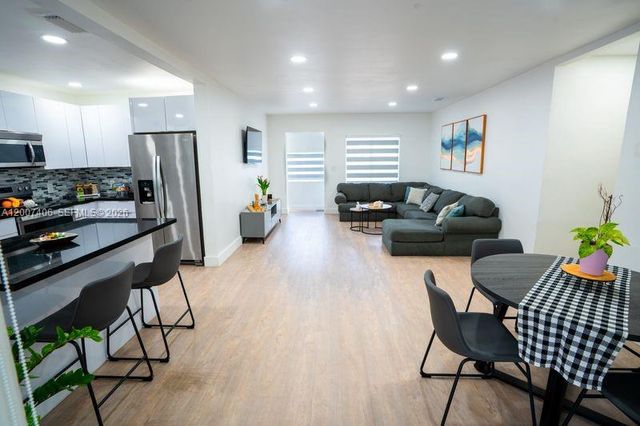 5290 Palm Ave, Hialeah, FL 33012