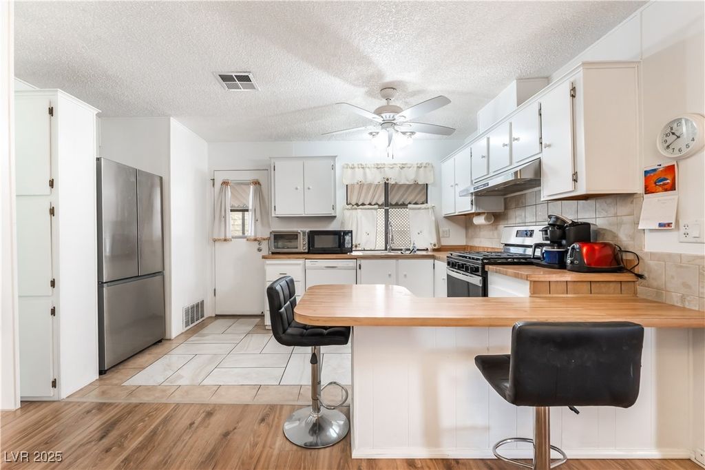 Image 12 of property listing at 3491 Isle Royale Drive, Las Vegas, NV 89122