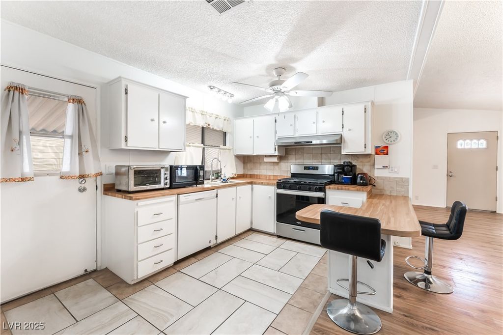 Image 13 of property listing at 3491 Isle Royale Drive, Las Vegas, NV 89122