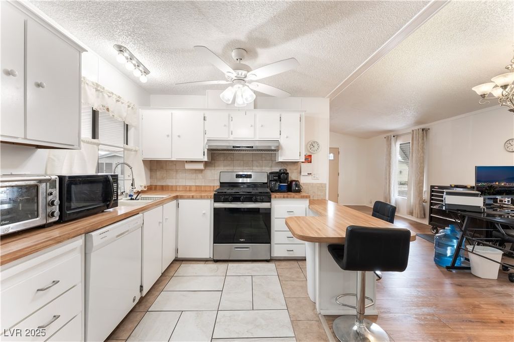 Image 14 of property listing at 3491 Isle Royale Drive, Las Vegas, NV 89122