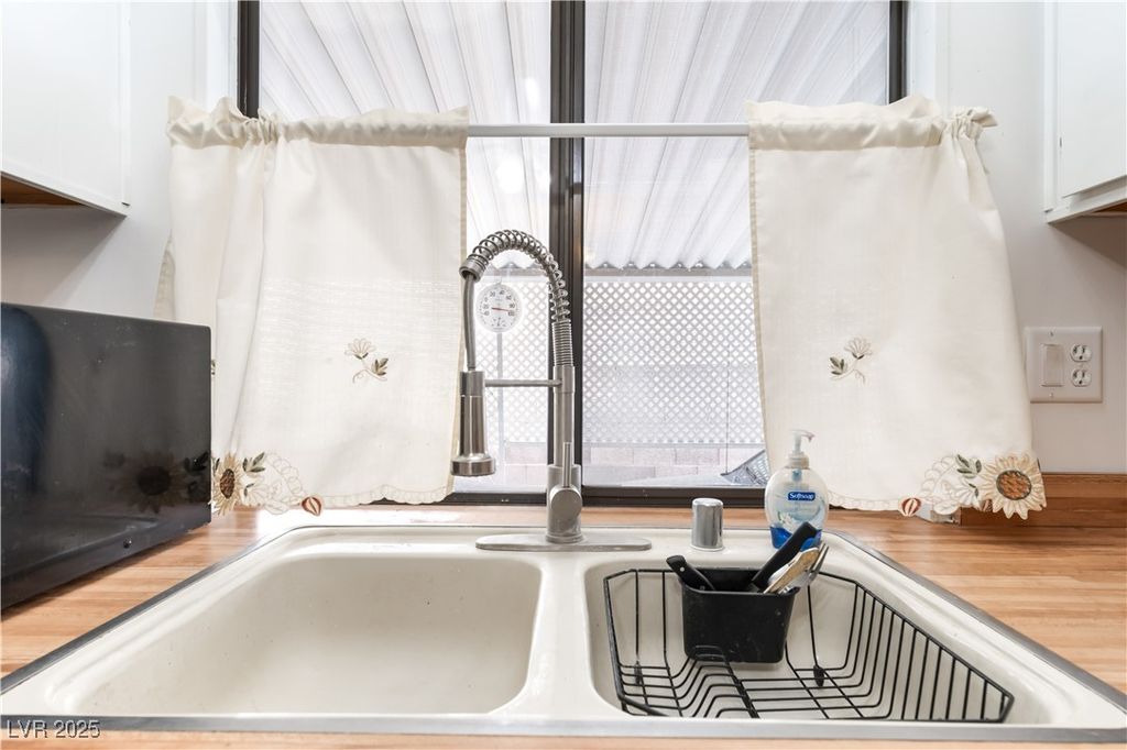 Image 16 of property listing at 3491 Isle Royale Drive, Las Vegas, NV 89122