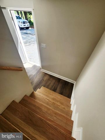 21 SALVINGTON RD, Fredericksburg, VA 22405