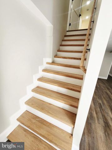 21 SALVINGTON RD, Fredericksburg, VA 22405