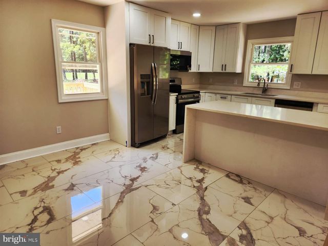 21 SALVINGTON RD, Fredericksburg, VA 22405