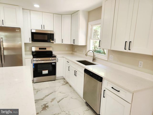 21 SALVINGTON RD, Fredericksburg, VA 22405