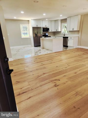 21 SALVINGTON RD, Fredericksburg, VA 22405