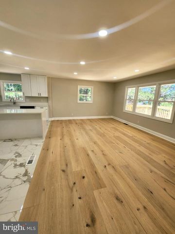 21 SALVINGTON RD, Fredericksburg, VA 22405