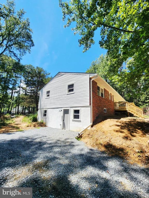 21 SALVINGTON RD, Fredericksburg, VA 22405