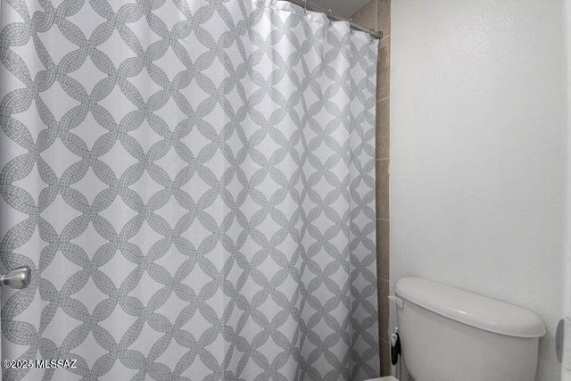 1810 E Blacklidge Dr Apt 123, Tucson, AZ 85719