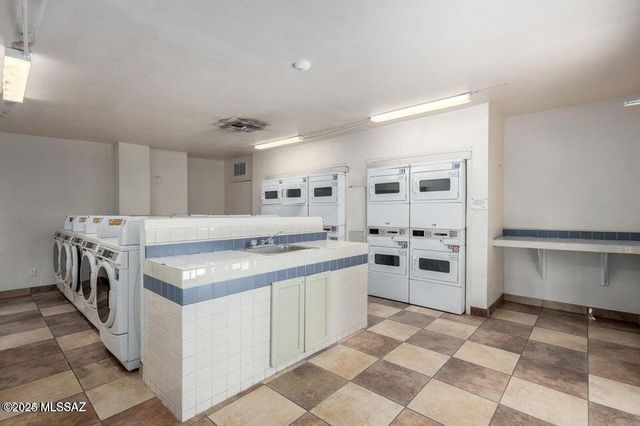 1810 E Blacklidge Dr Apt 123, Tucson, AZ 85719
