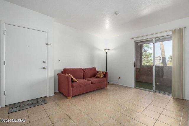 1810 E Blacklidge Dr Apt 123, Tucson, AZ 85719