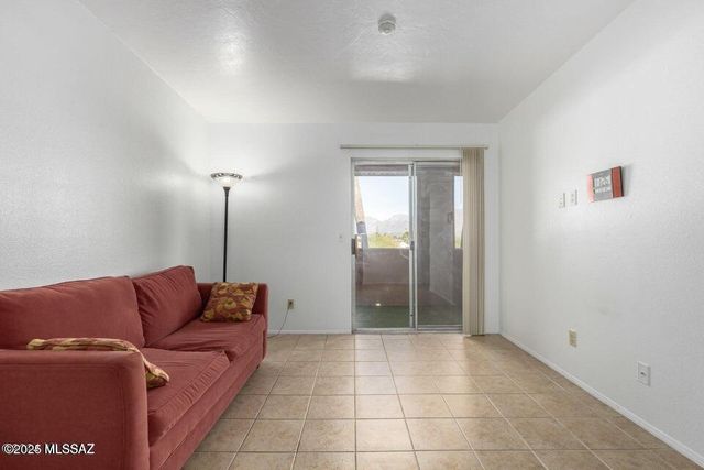 1810 E Blacklidge Dr Apt 123, Tucson, AZ 85719