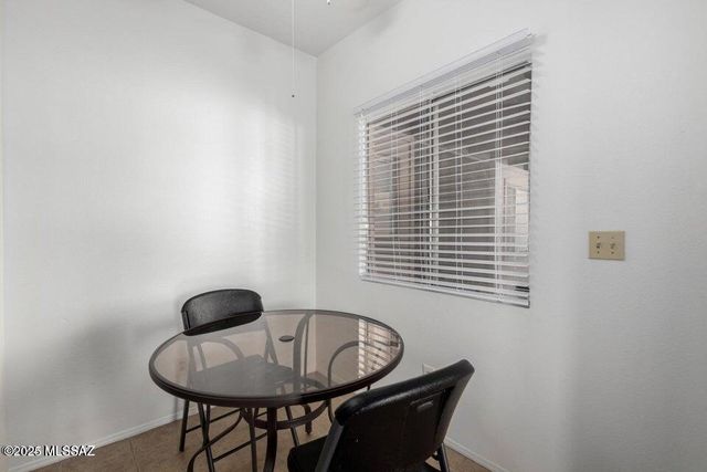 1810 E Blacklidge Dr Apt 123, Tucson, AZ 85719
