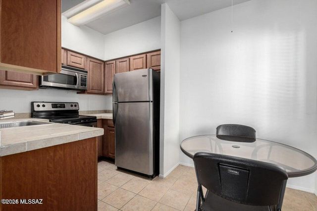 1810 E Blacklidge Dr Apt 123, Tucson, AZ 85719