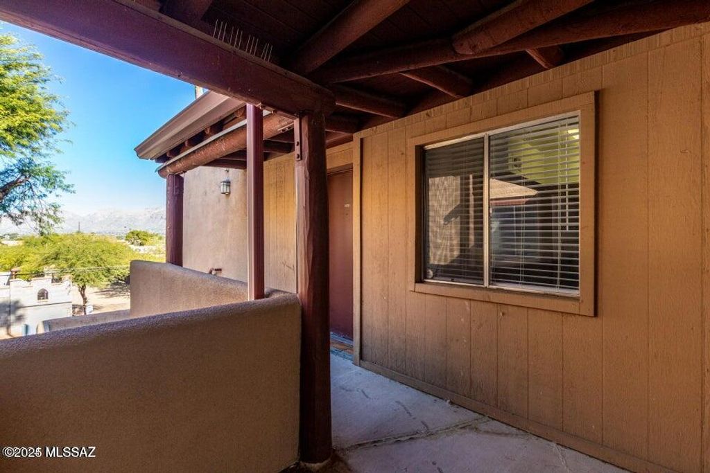 1810 E Blacklidge Dr Apt 123, Tucson, AZ 85719