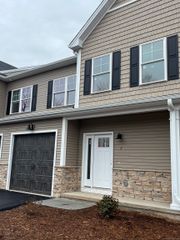 21 Chatsworth Court, Manchester, CT 06042