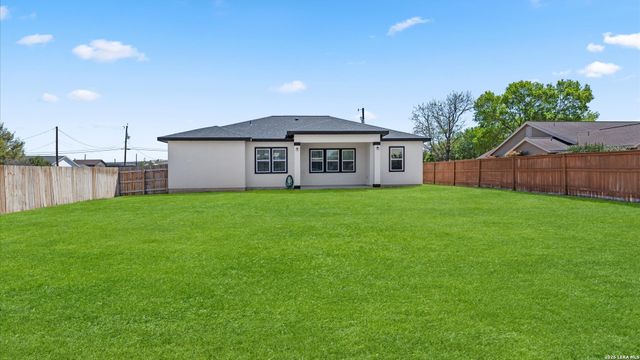 8511 Ventura, Selma, TX 78154