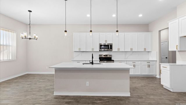 8511 Ventura, Selma, TX 78154