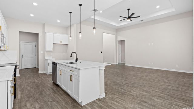 8511 Ventura, Selma, TX 78154