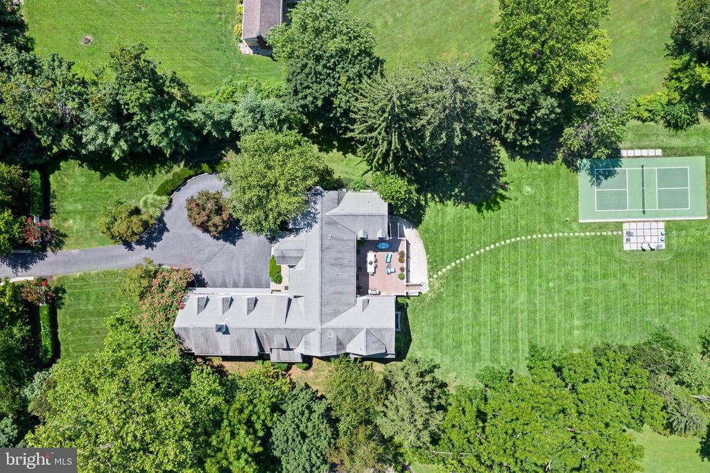 225 SUGARTOWN RD, DEVON, PA 19333 — exterior