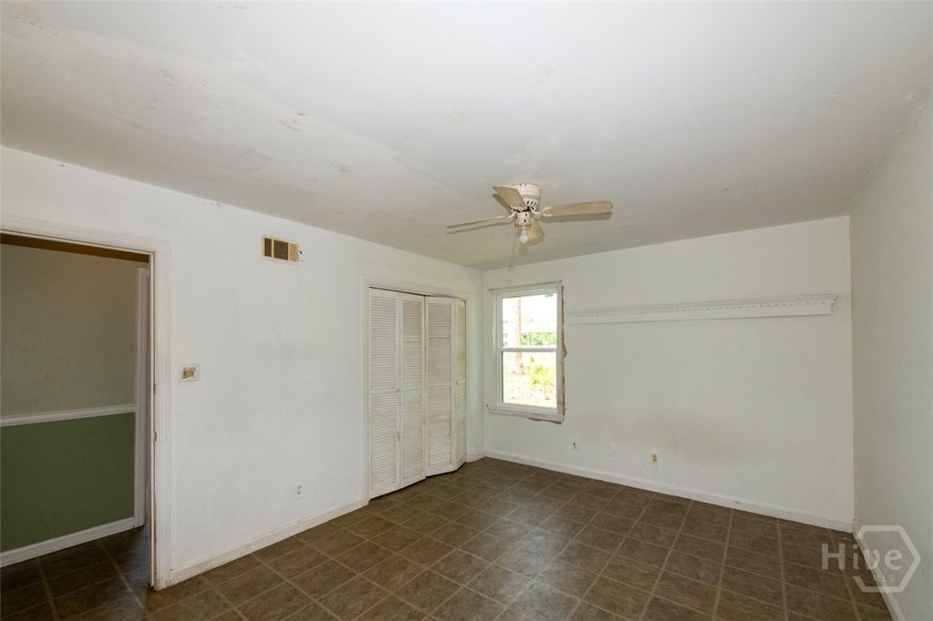 Image 17 of property listing at 506 W US 80 Highway, Bloomingdale, GA 31302