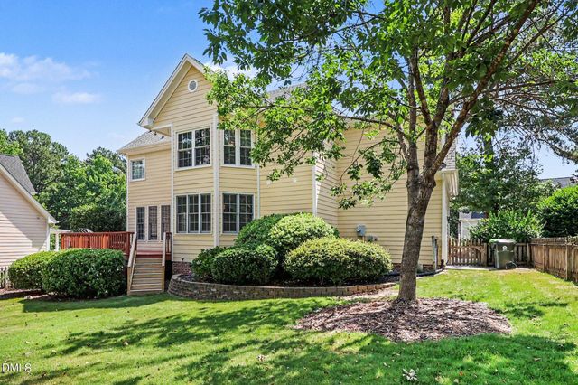 102 Maple Crest Court, Apex, NC 27502