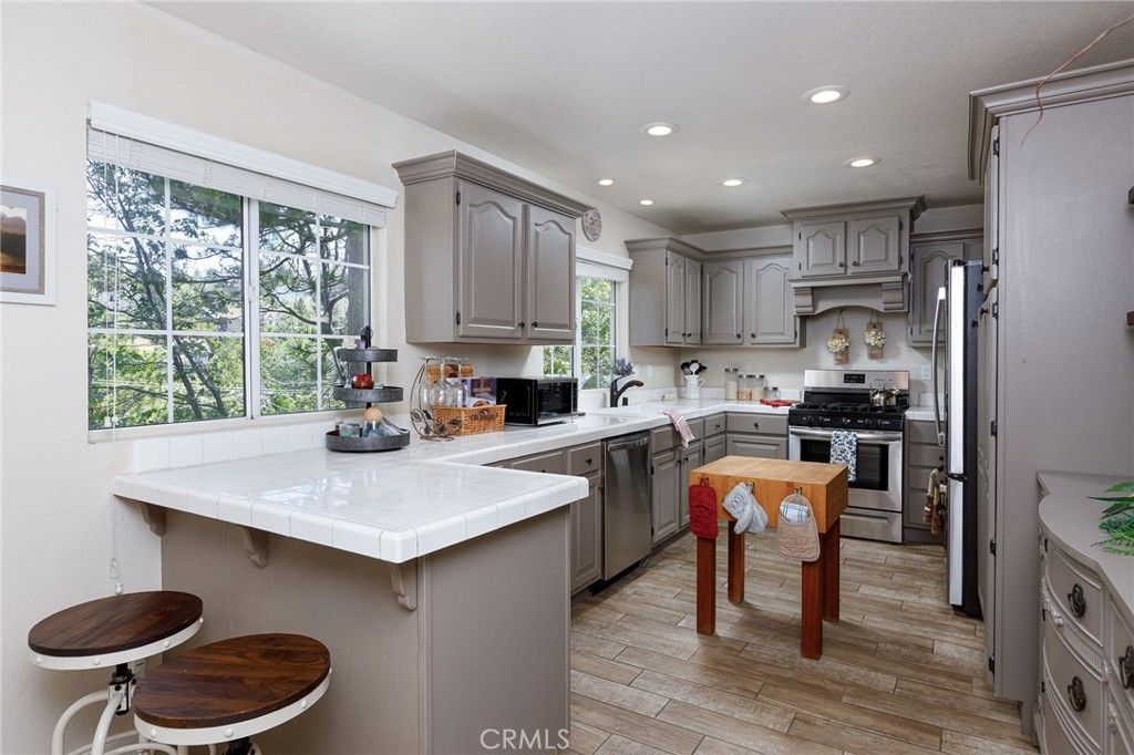 Image 10 of property listing at 1164 Klondike, Lake Arrowhead, CA 92352