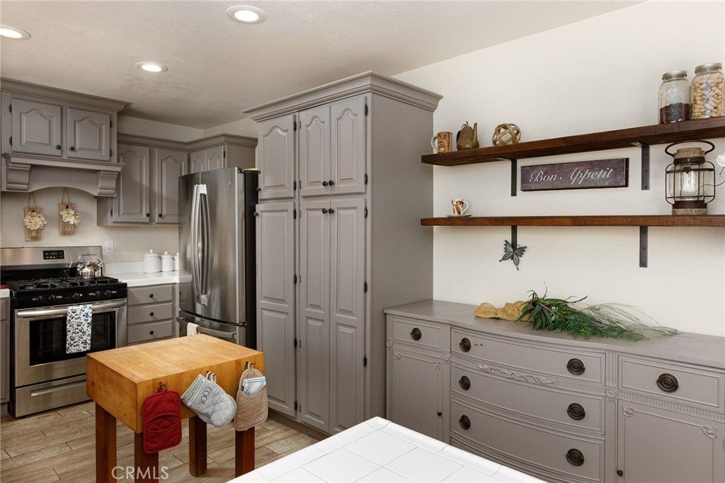 Image 12 of property listing at 1164 Klondike, Lake Arrowhead, CA 92352