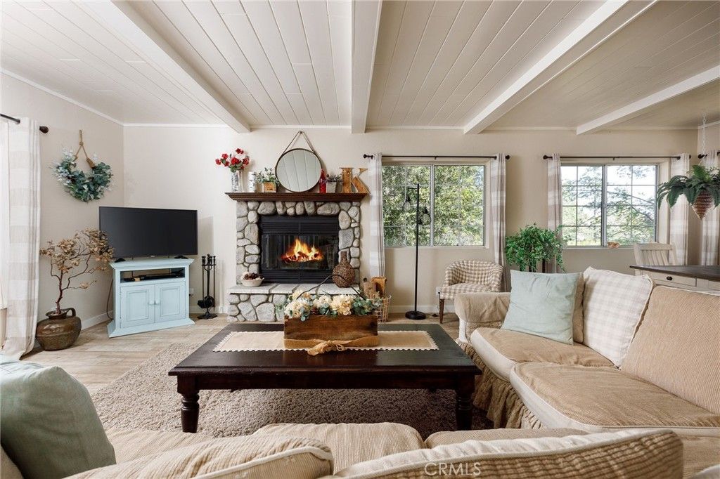 Image 5 of property listing at 1164 Klondike, Lake Arrowhead, CA 92352