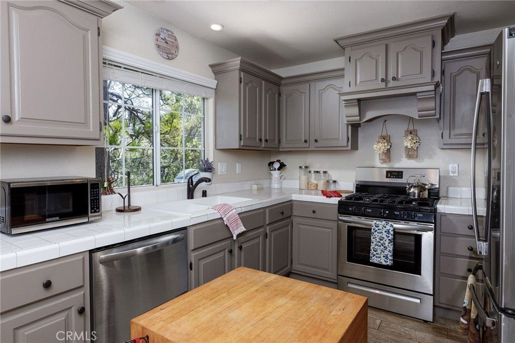 Image 9 of property listing at 1164 Klondike, Lake Arrowhead, CA 92352