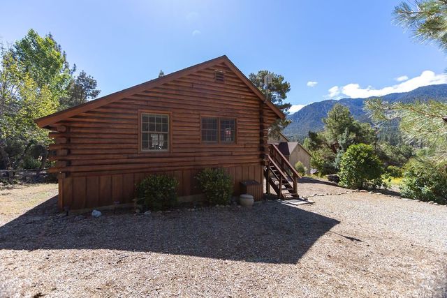 2800 Rainier Way, Pine Mountain Club, CA 93222
