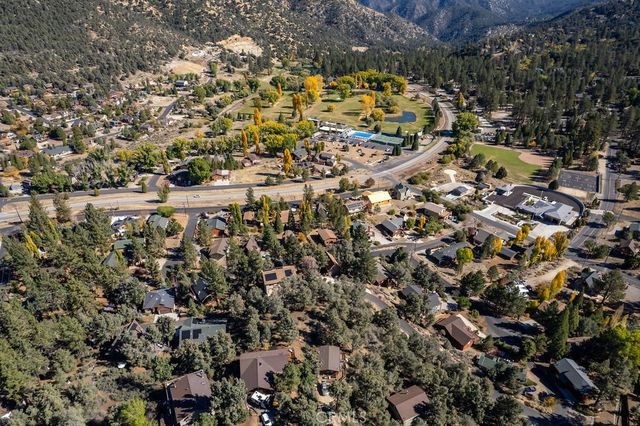 2800 Rainier Way, Pine Mountain Club, CA 93222