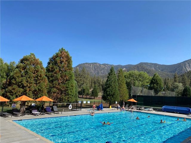 2800 Rainier Way, Pine Mountain Club, CA 93222