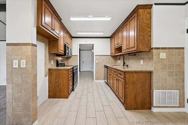 5841 S 73rd East Avenue, Tulsa, OK 74145