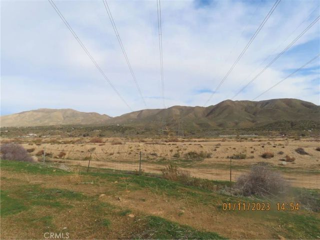 19243 Whitehaven, Hesperia, CA 92345