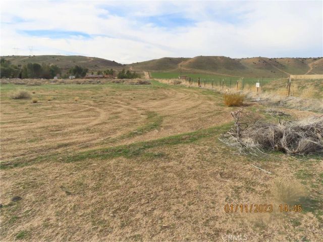 19243 Whitehaven, Hesperia, CA 92345