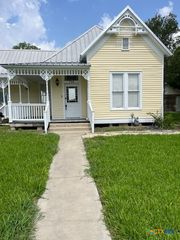 716 Josephine Street, Yoakum, TX 77995
