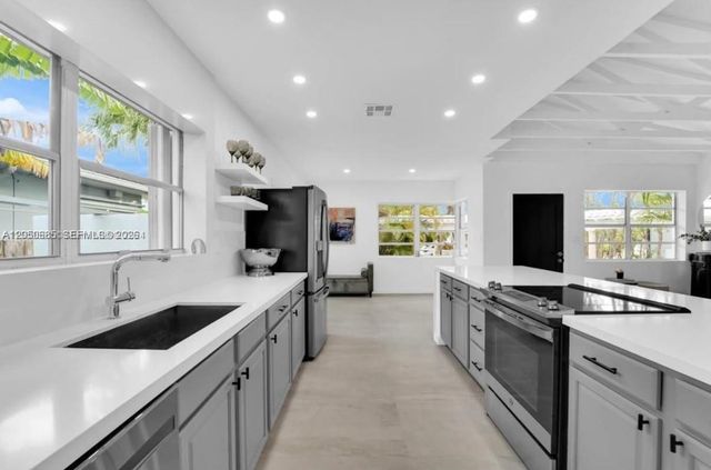 9264 Byron Ave, Surfside, FL 33154