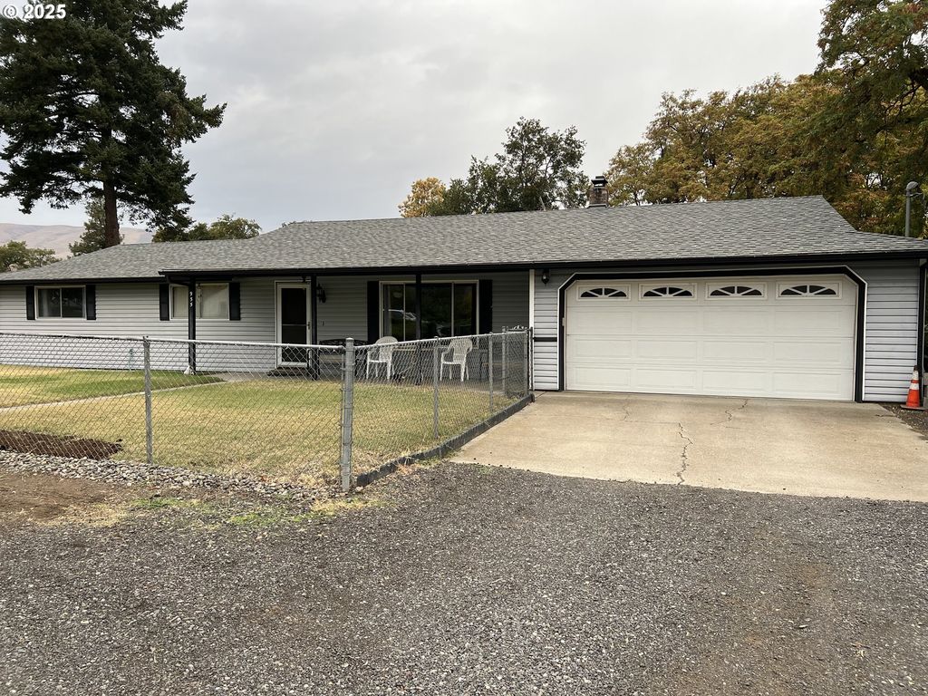 955 IRVINE St, The Dalles, OR 97058