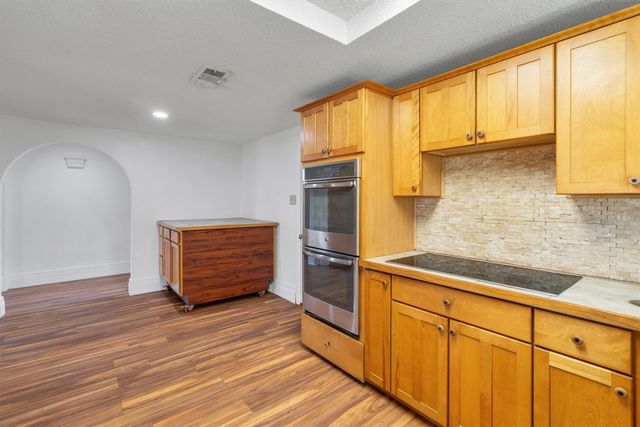 1031 Boston Boulevard, Bedford, TX 76022