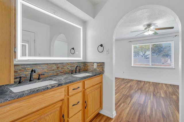 1031 Boston Boulevard, Bedford, TX 76022