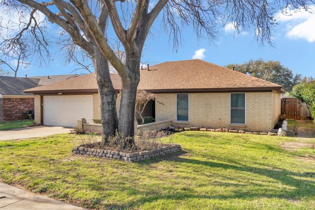 1031 Boston Boulevard, Bedford, TX 76022