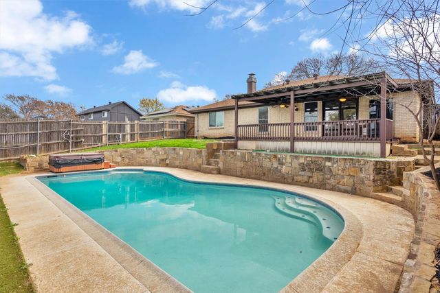 1031 Boston Boulevard, Bedford, TX 76022