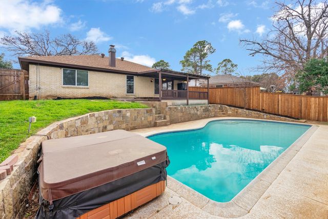 1031 Boston Boulevard, Bedford, TX 76022