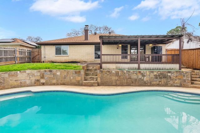 1031 Boston Boulevard, Bedford, TX 76022