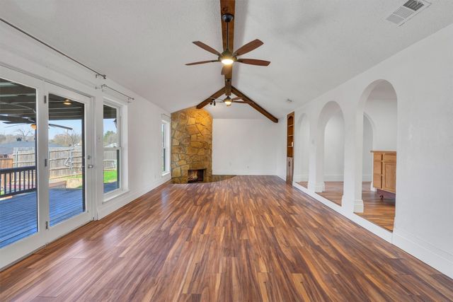 1031 Boston Boulevard, Bedford, TX 76022