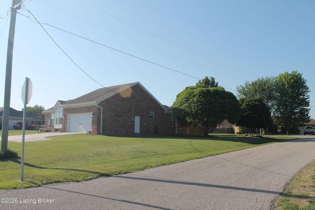 175 Bluegrass Way, Mt Washington, KY 40047
