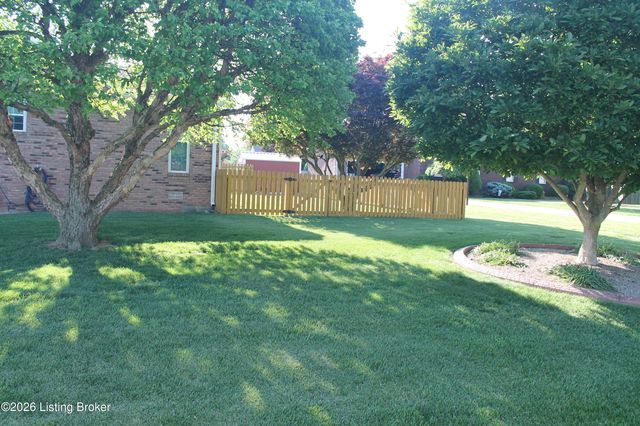 175 Bluegrass Way, Mt Washington, KY 40047