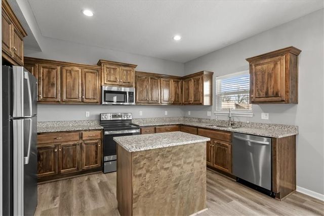 2309 S Heartland Court, Independence, MO 64057